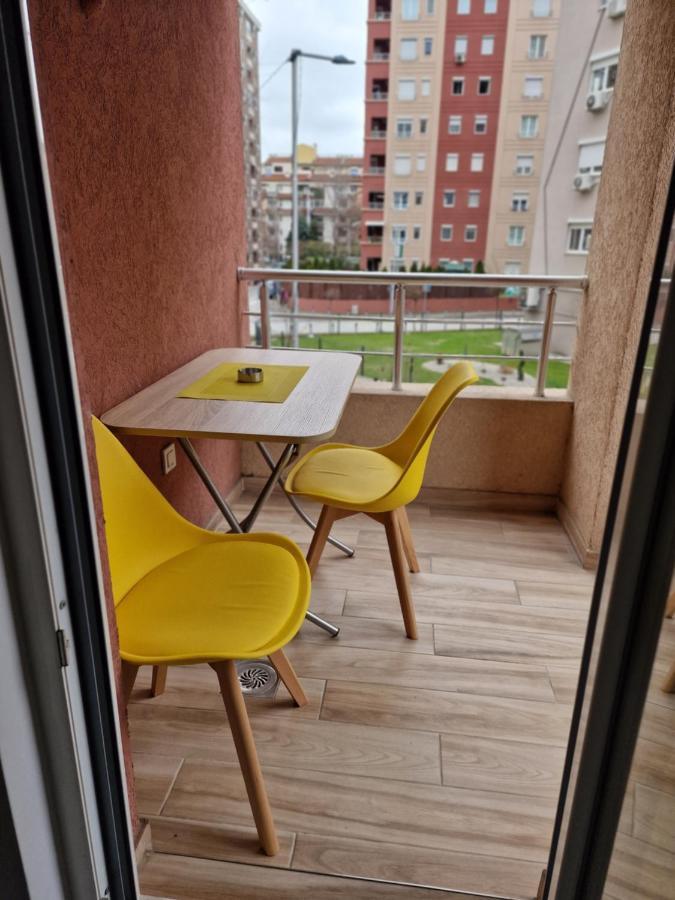 Luxury Yellow & Modern Apartment Skopje Exterior foto